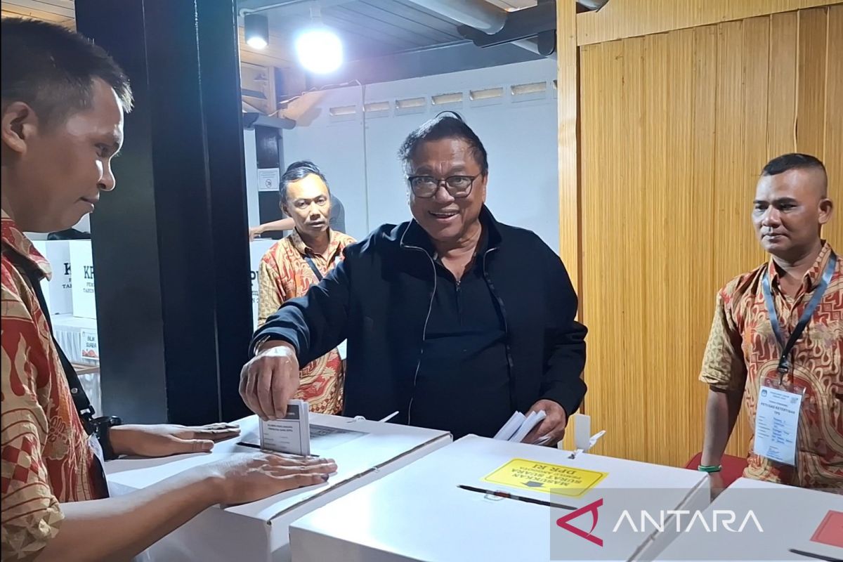 Ketua Umum Hanura OSO gunakan hak pilih di TPS 007 Kuningan Timur