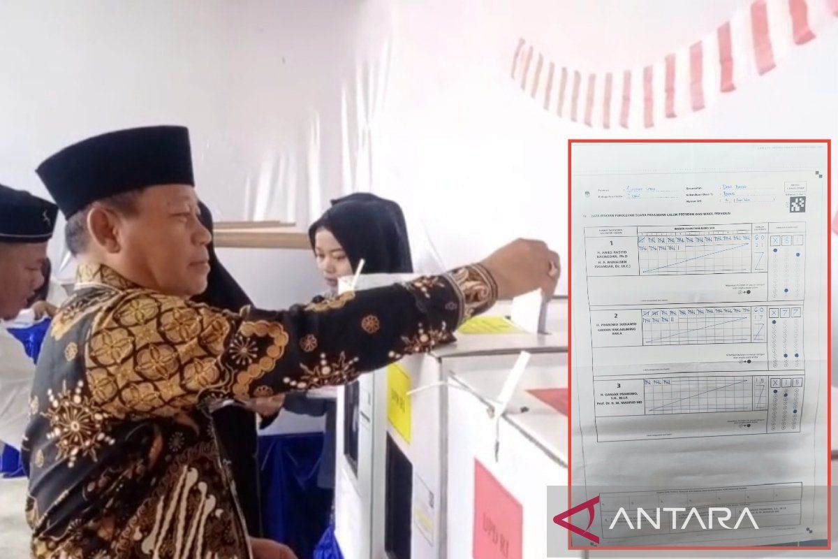 Di TPS Wali Kota Tanjung Balai memilih, pasangan 01 unggul