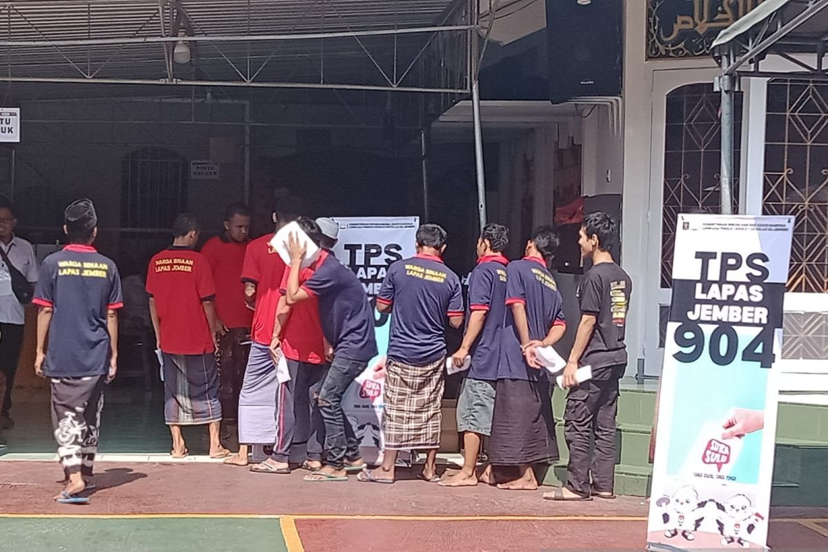 Ratusan narapidana salurkan hak pilih di empat TPS khusus Lapas Jember