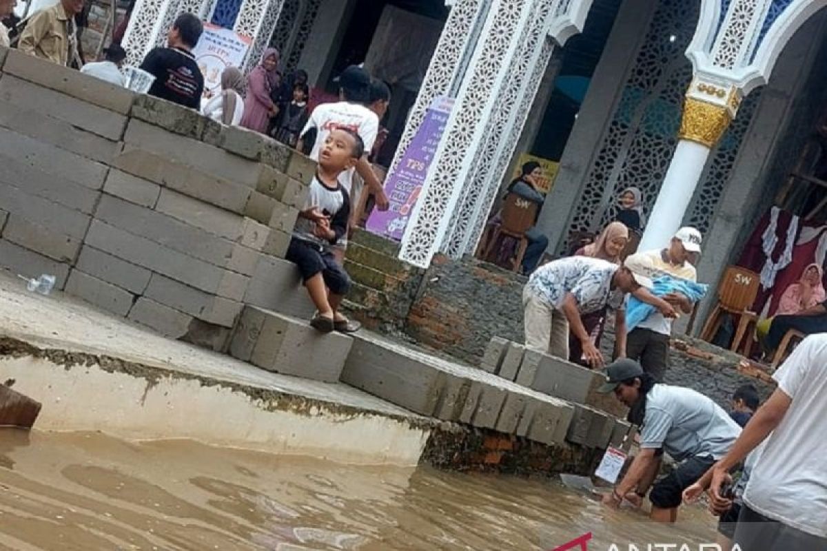 Empat TPS di Kota Tangerang lakukan pemungutan suara lanjutan