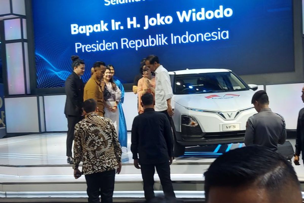 Buka IIMS 2024, Presiden: sebut mobil listrik masa depan otomotif RI