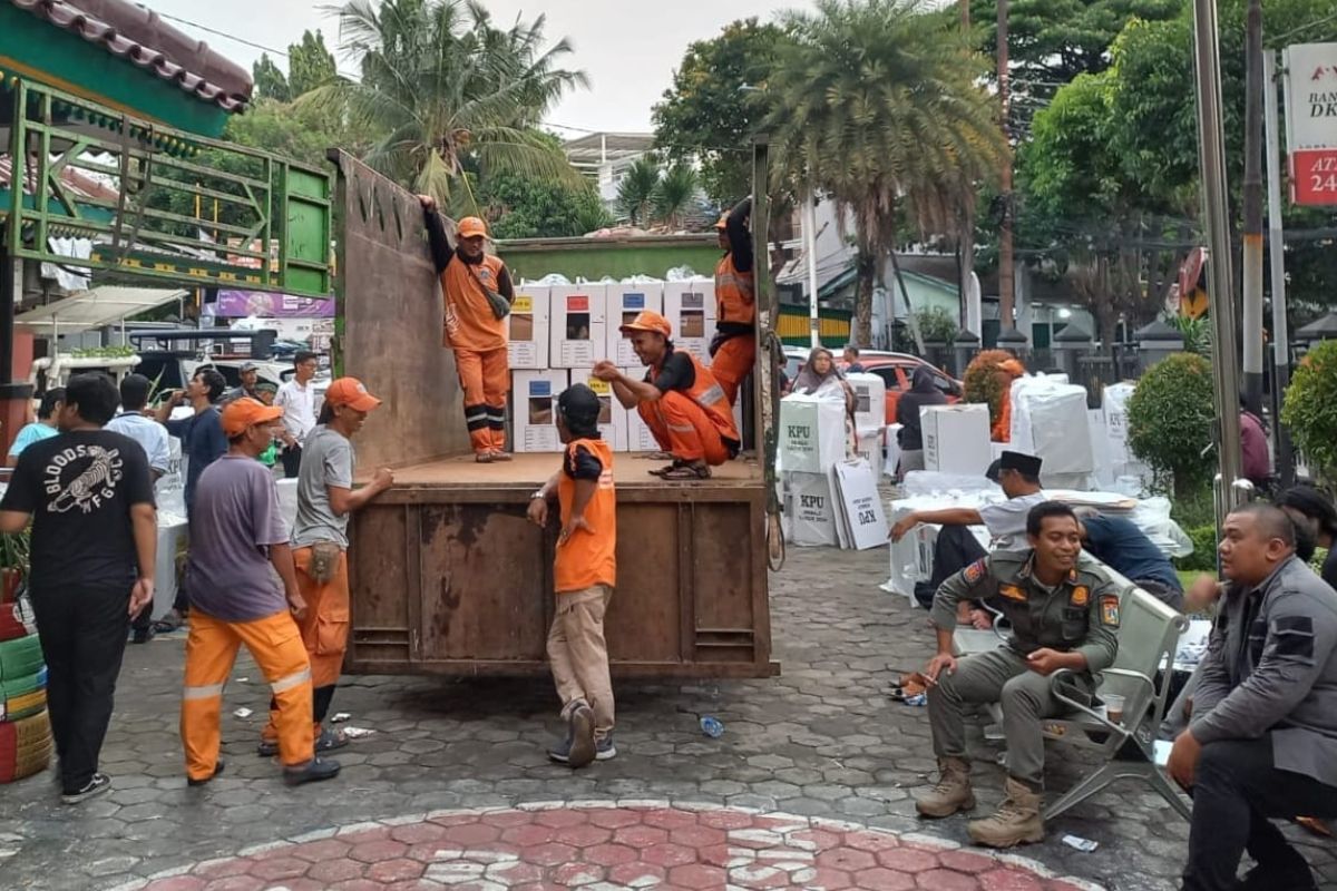 KPU Jakbar Gelar Pleno Rekap Suara Di Kecamatan Malam Ini - ANTARA News