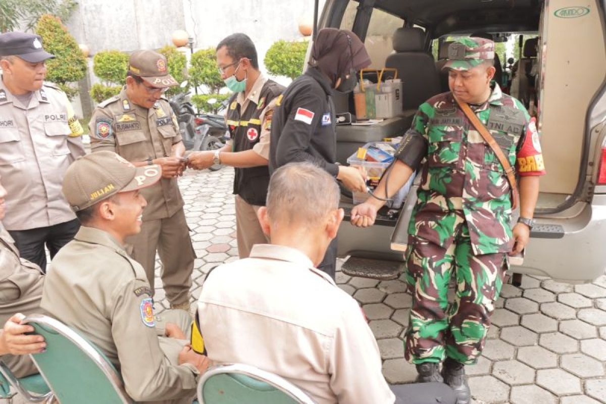 Sie Dokkes Polres Jakbar periksa kesehatan petugas pengamanan pemilu