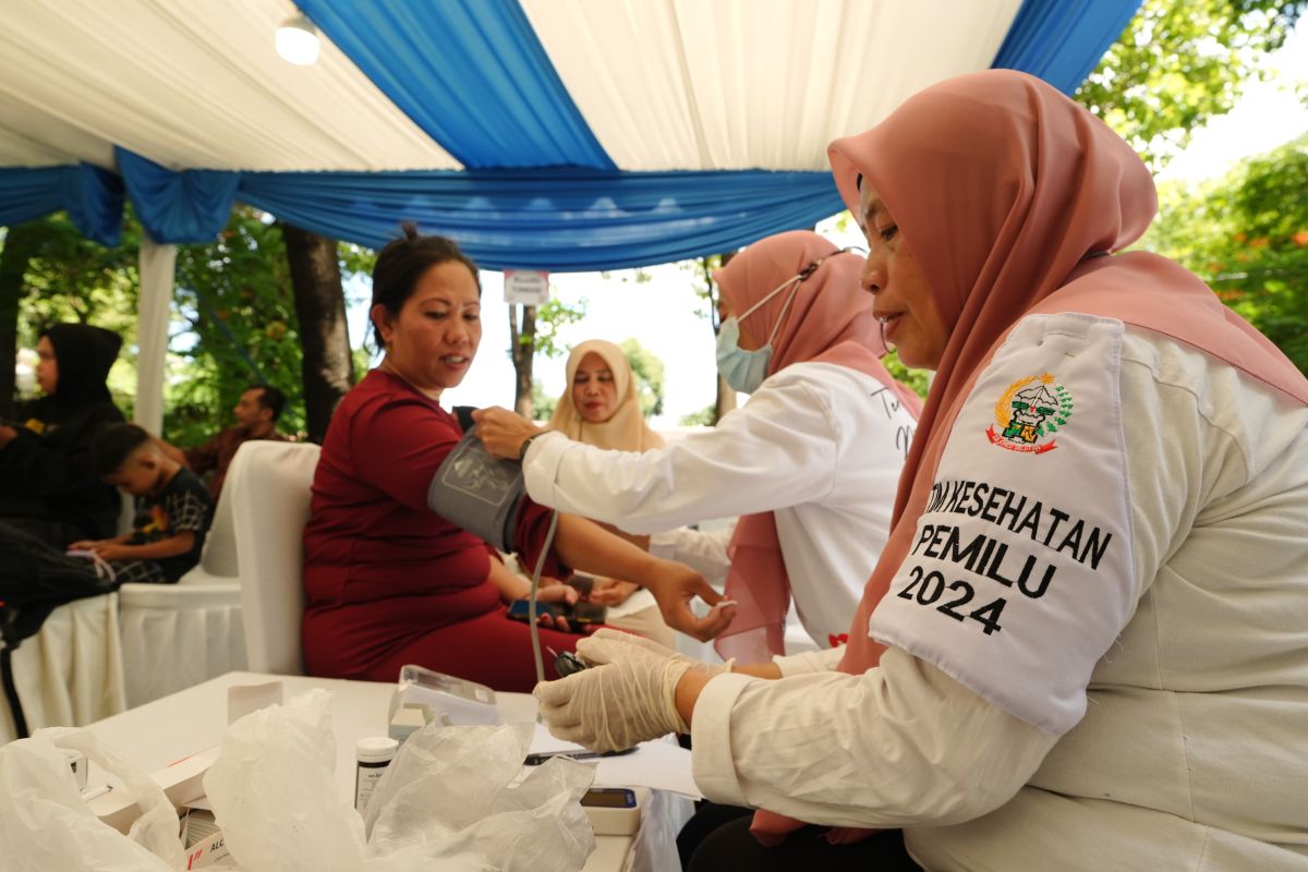 S Sulawesi: 2,354 poll officers, voters report sick on voting day