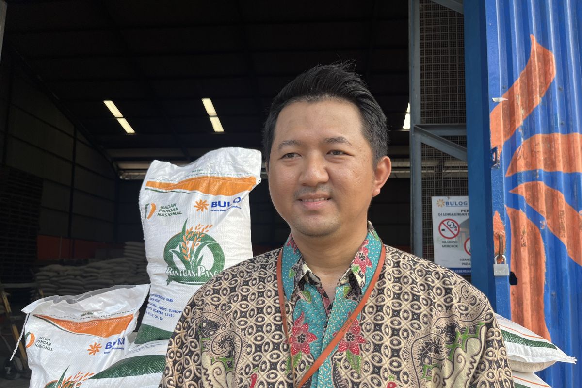Simpanan beras di gudang Bulog Batam cukup hingga 4 bulan ke depan