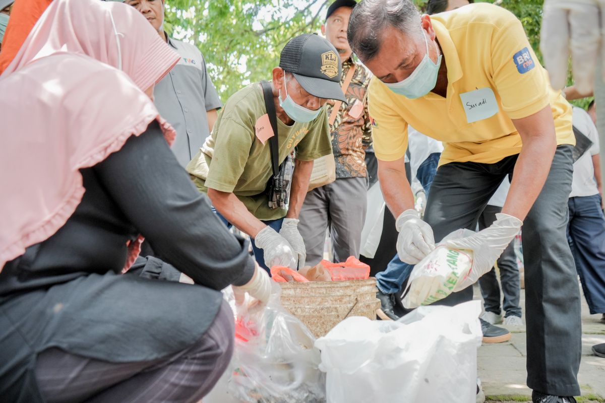 TWC beri pelatihan pemilahan sampah untuk pedagang di Candi Prambanan
