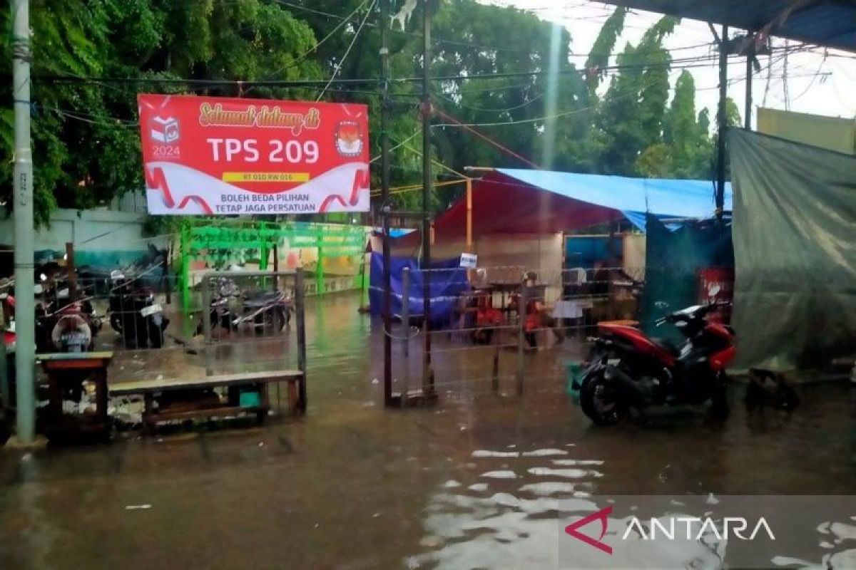 DKI kemarin, TPS kebanjiran hingga Rizieq Shihab gunakan hak suara