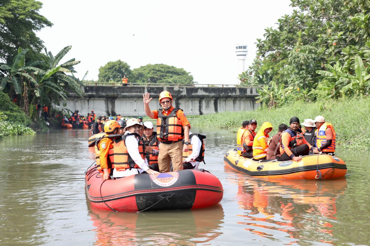 Plh Gubernur Jawa Timur pantau langsung pembersihan sungai Sidoarjo
