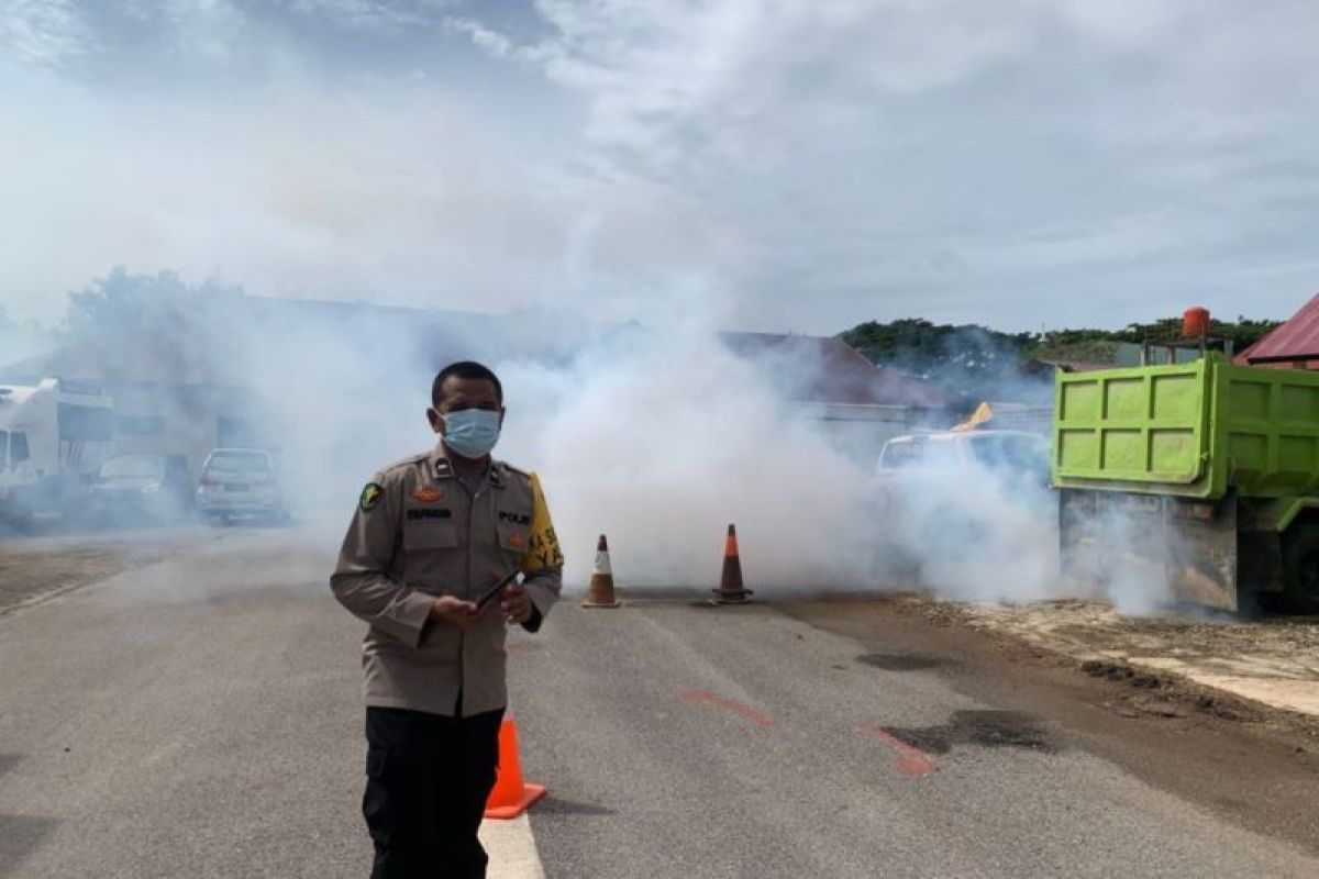 Polres Konawe lakukan pengasapan di perumahan warga untuk cegah DBD