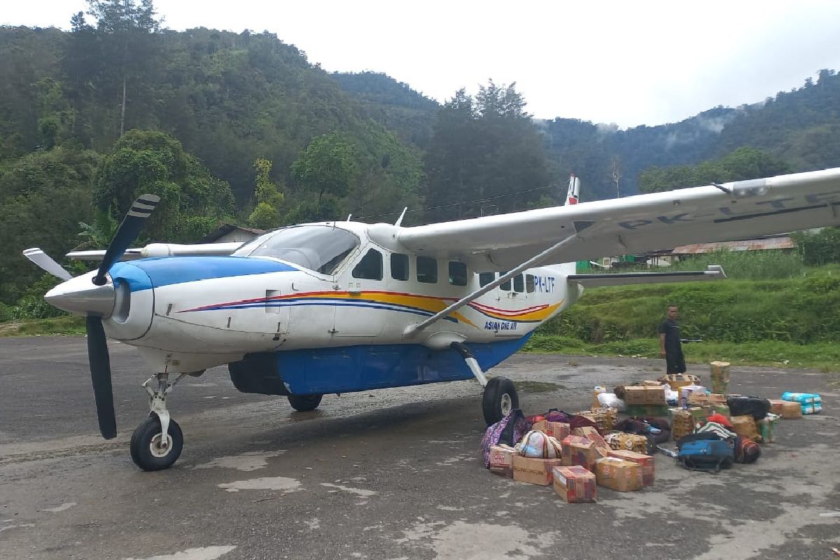 KKB tembak pesawat Asian One Air saat mendarat di Beoga