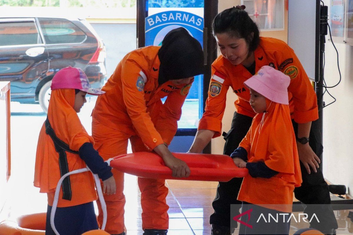 Basarnas Natuna ajari pelajar TK cara selamatkan diri