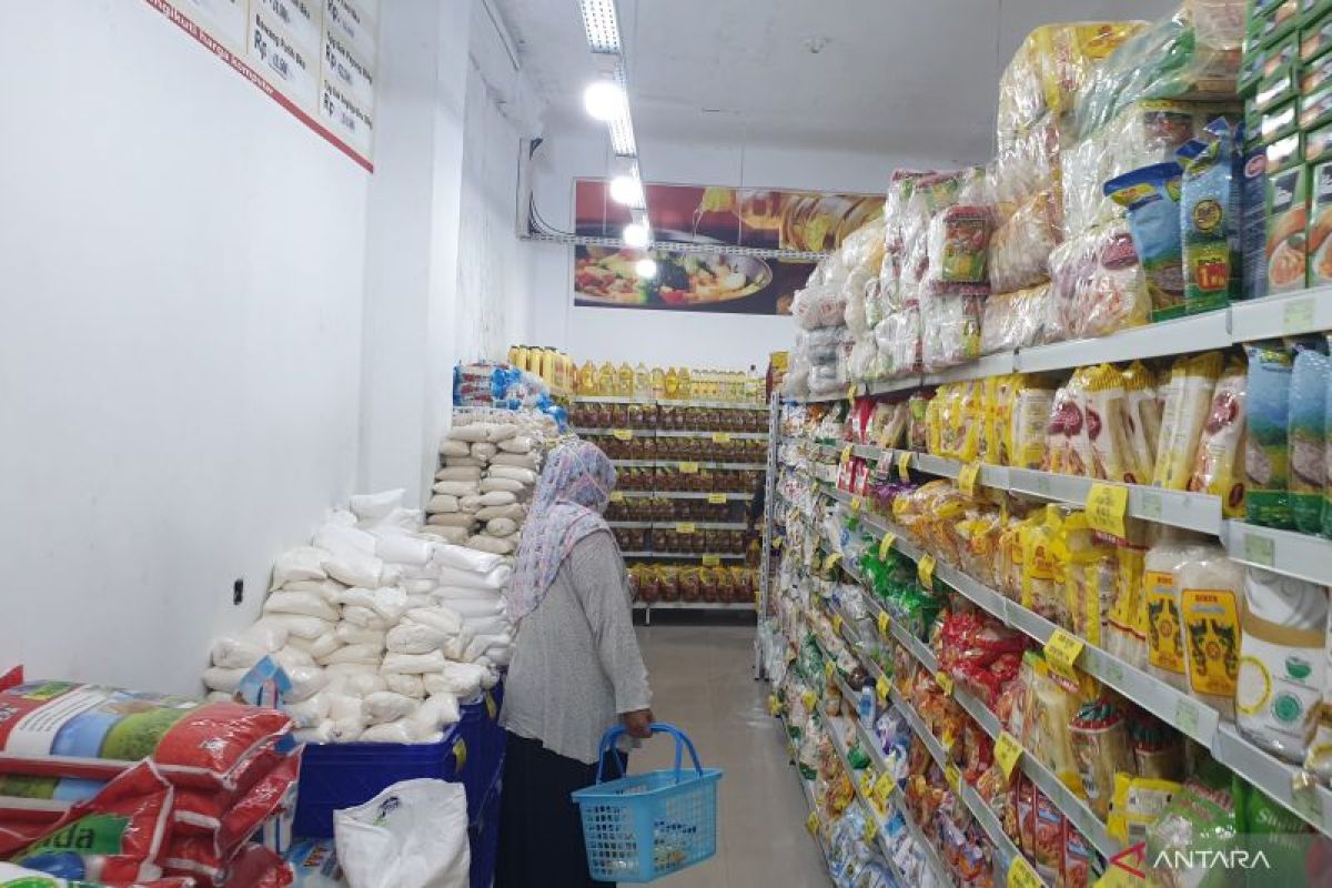 Pantau ketersediaan beras jelang ramadhan, Pj Wali Kota Palembang cek gudang Bulog