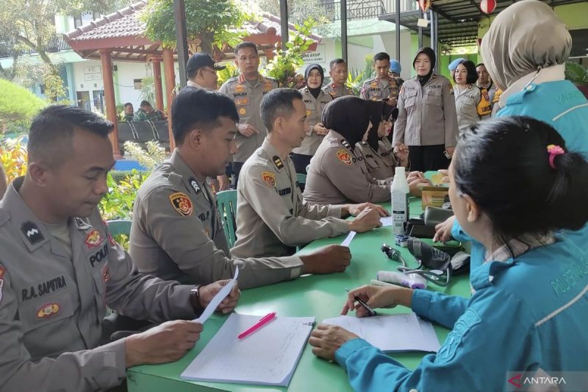 Polresta Kota Malang cek kesehatan petugas Pemilu 2024