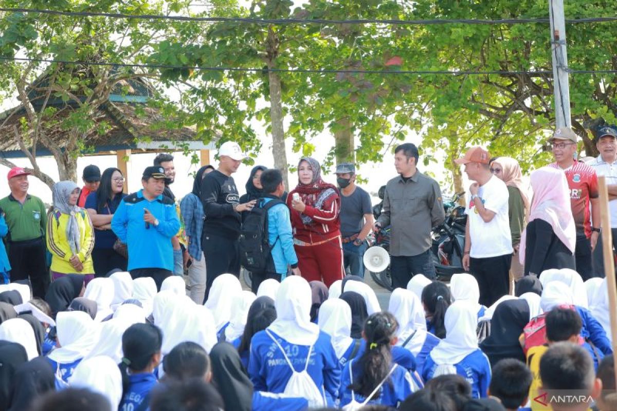 Pemkot Pangkalpinang gelar gotong royong akbar di pantai Pasir Padi