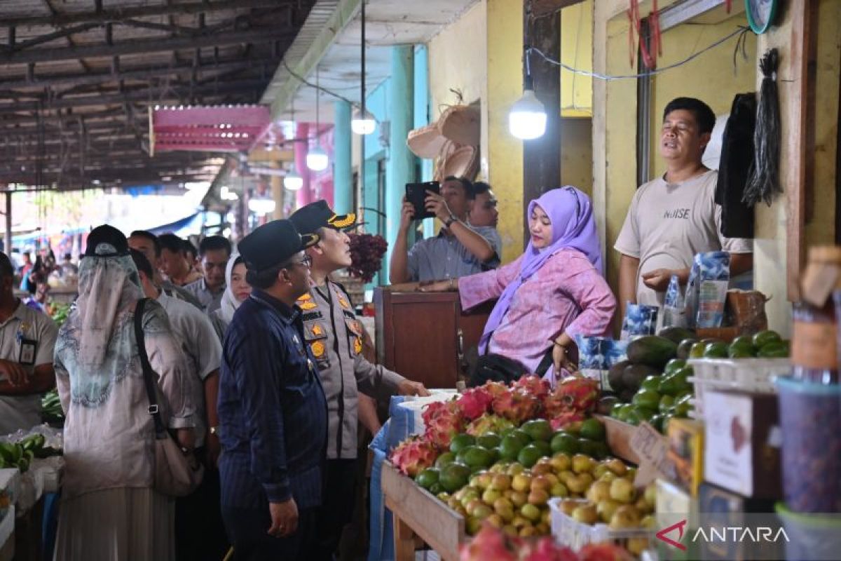 Pj Wali Kota Padangsidimpuan pantau harga kebutuhan pokok