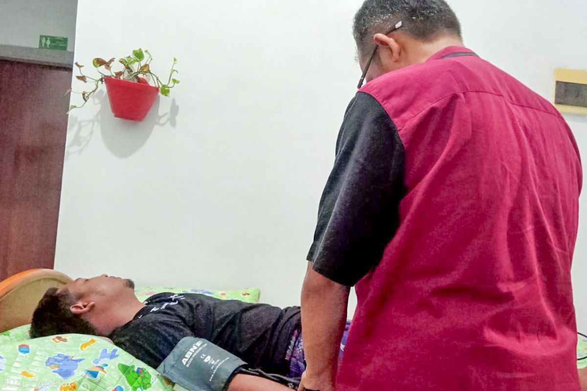 Sepuluh orang pengawas TPS di Situbondo jatuh sakit saat bertugas