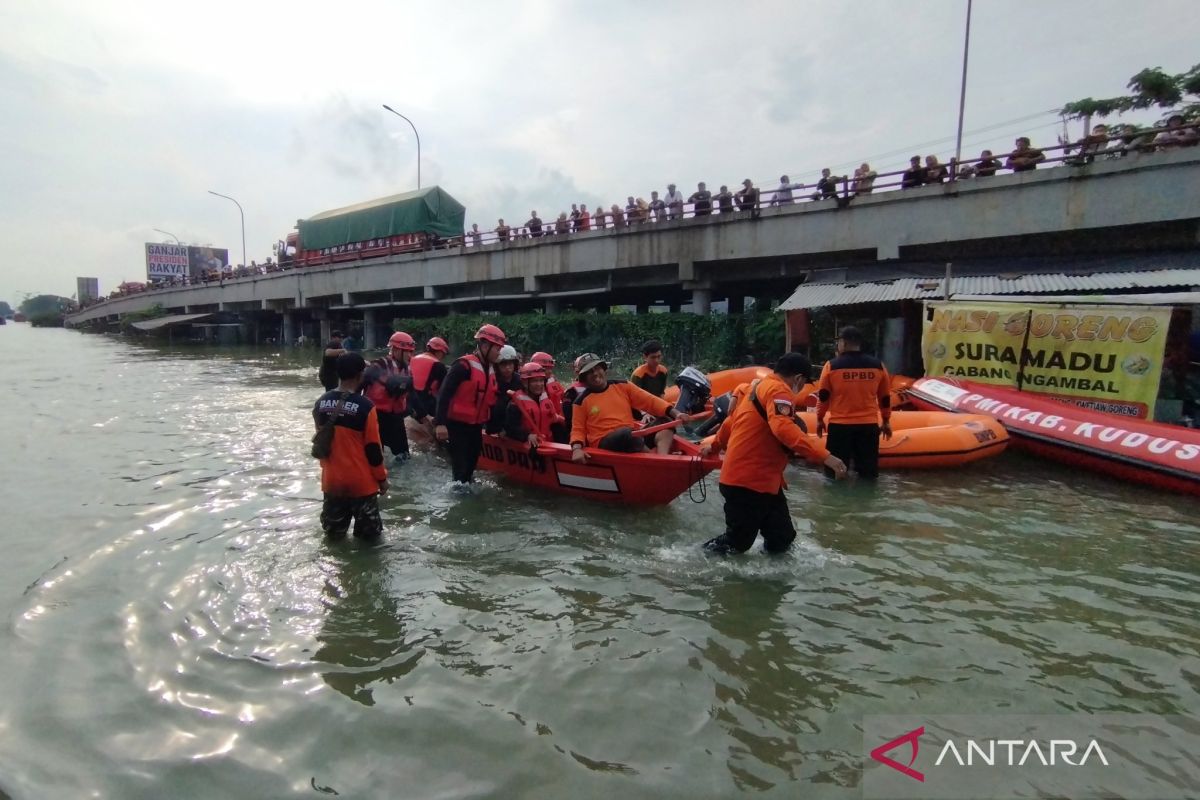 Para sukarelawan yang berjuang  memenuhi panggilan kemanusiaan