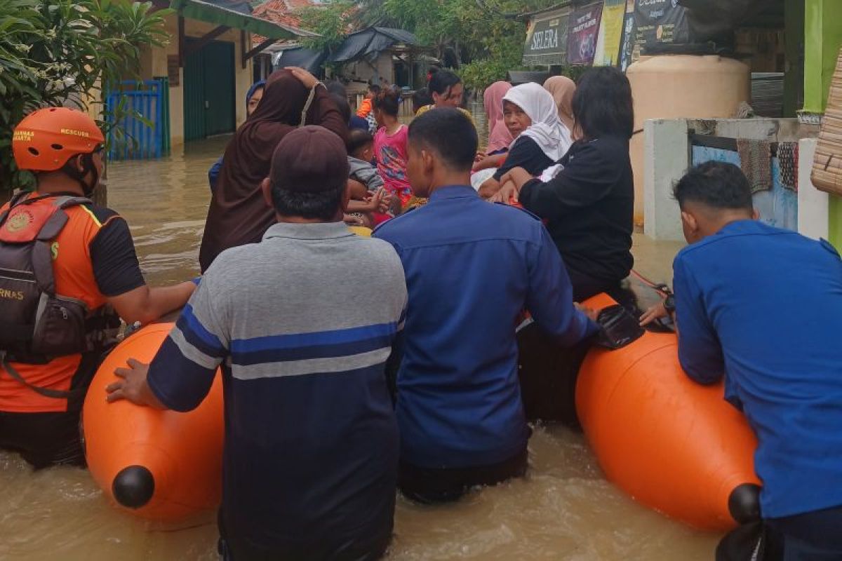 Akibat banjir, puluhan warga Kabupaten Tangerang diungsikan