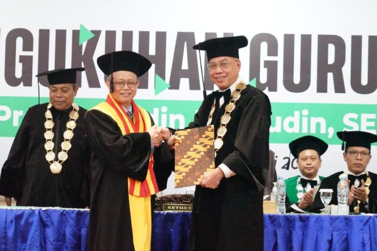 UM Surabaya kukuhkan profesor bidang ekonomi manajemen keuangan