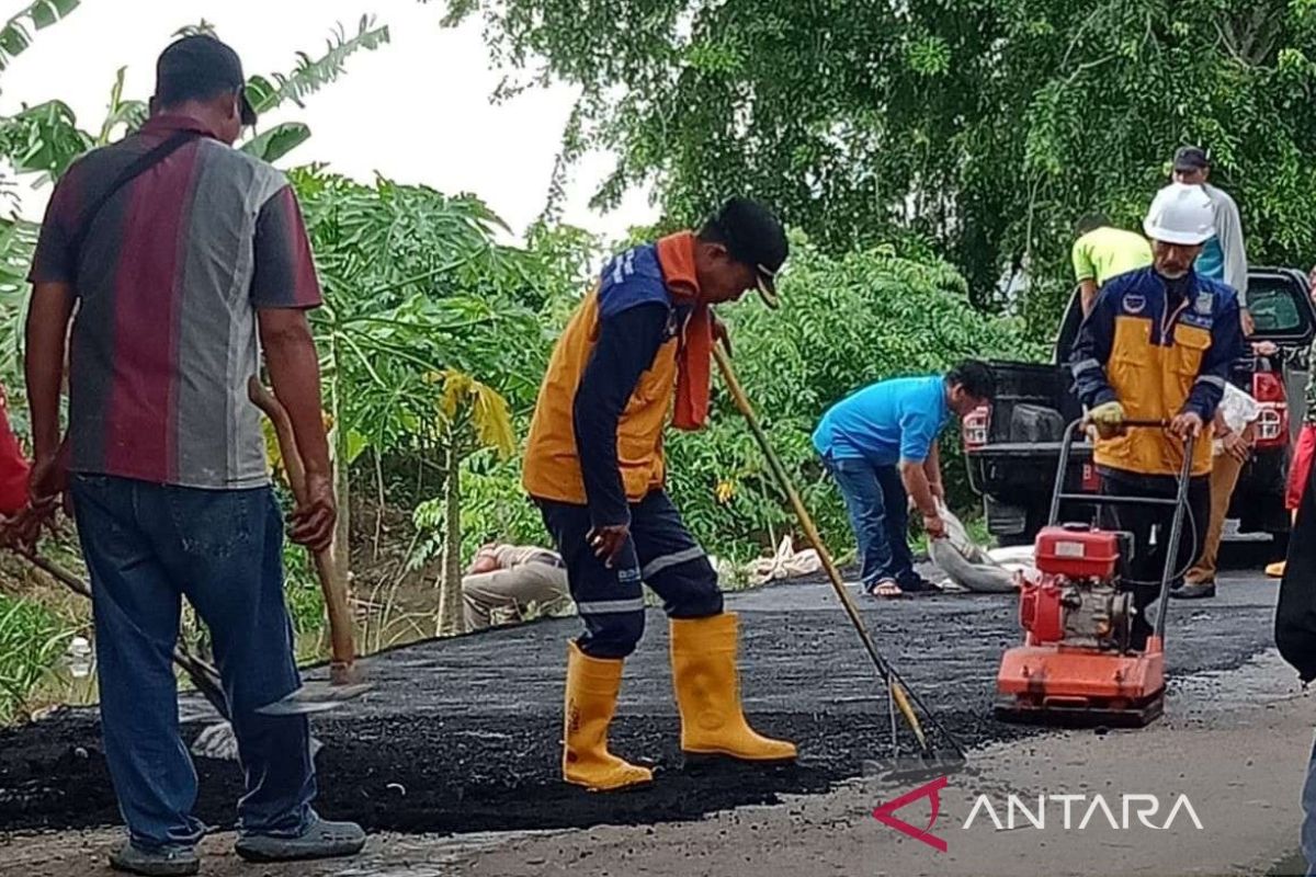 Bina Marga Bekasi perbaiki tiga titik jalan di Sukakarya