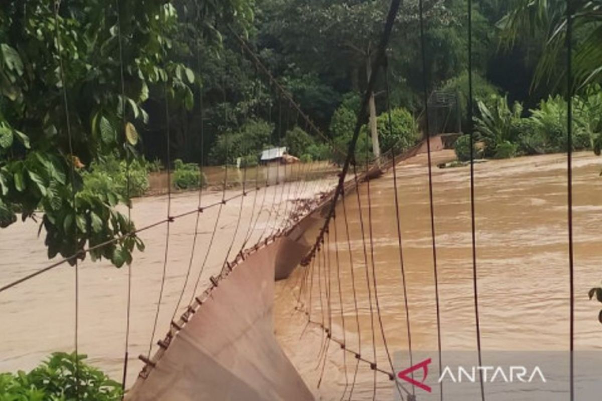 15 orang anak di Desa Karang Agung OKU, Sumatera Selatan hanyut terbawa arus banjir