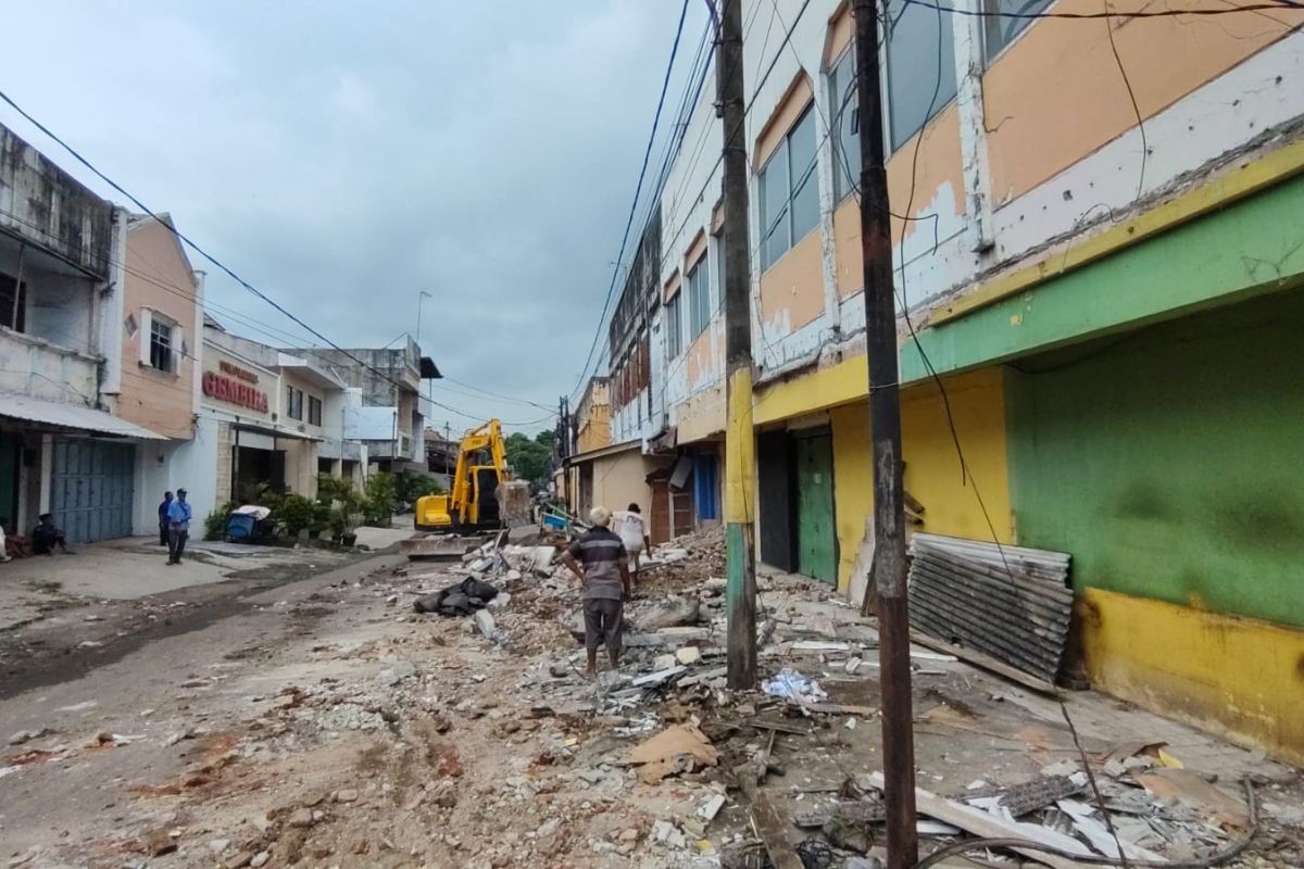 Puluhan bangunan liar di Pasar Lama dibongkar Pemkot Serang