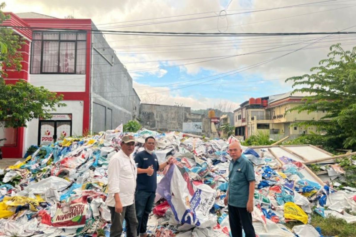 DLH Sulbar koordinasi Bawaslu soal penanganan berton-ton sampah APK