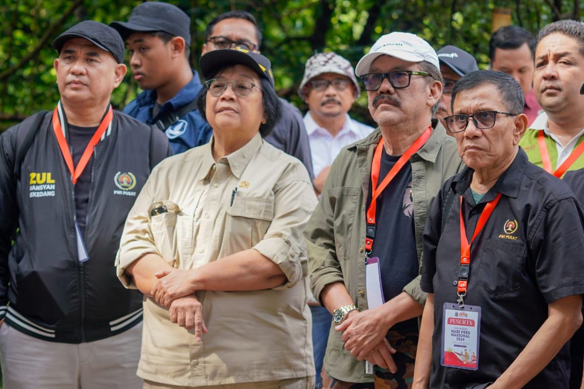 KLHK dan PWI tanam mangrove di TWA Angke peringati Hari Pers Nasional