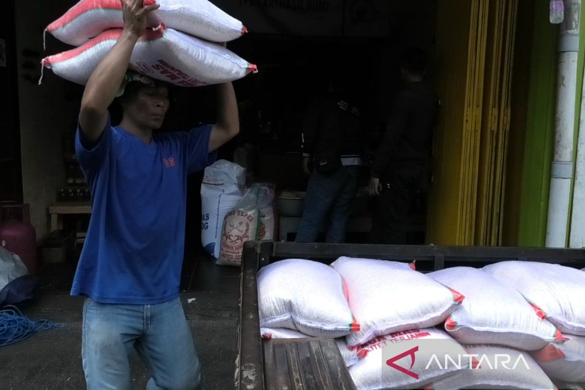 Pedagang di Temanggung keluhkan kenaikan harga beras