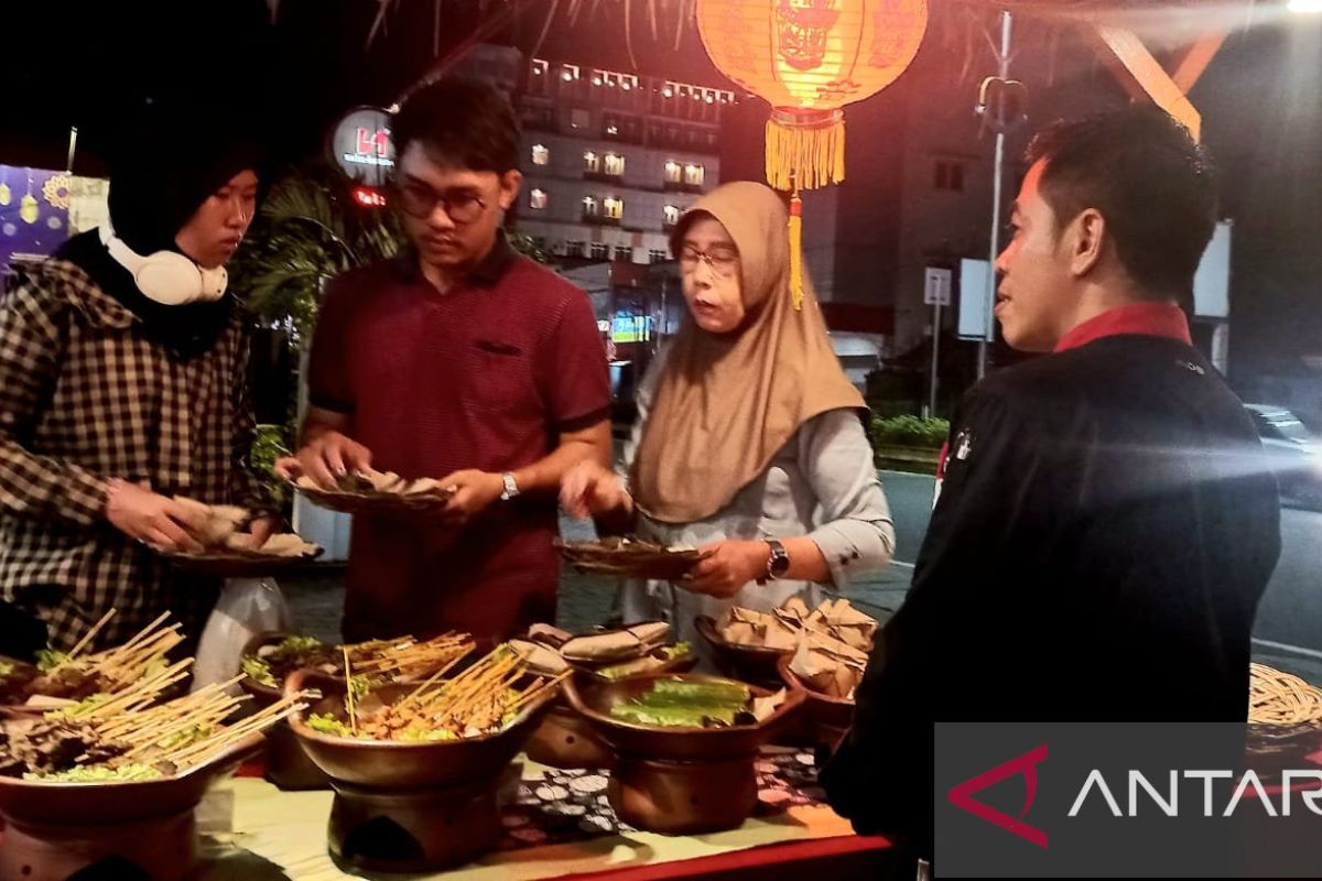 Antusias pengunjung semakin tinggi, ada kopi jos dan mie tek-tek di Omah Angkringan Swiss