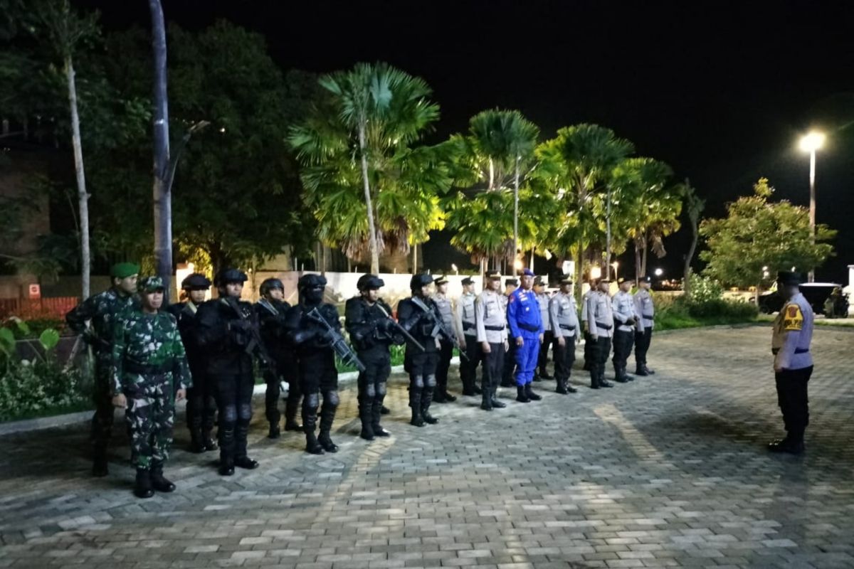 TNI-Polri gelar  patroli malam di Labuan Bajo dukung tahapan pemilu