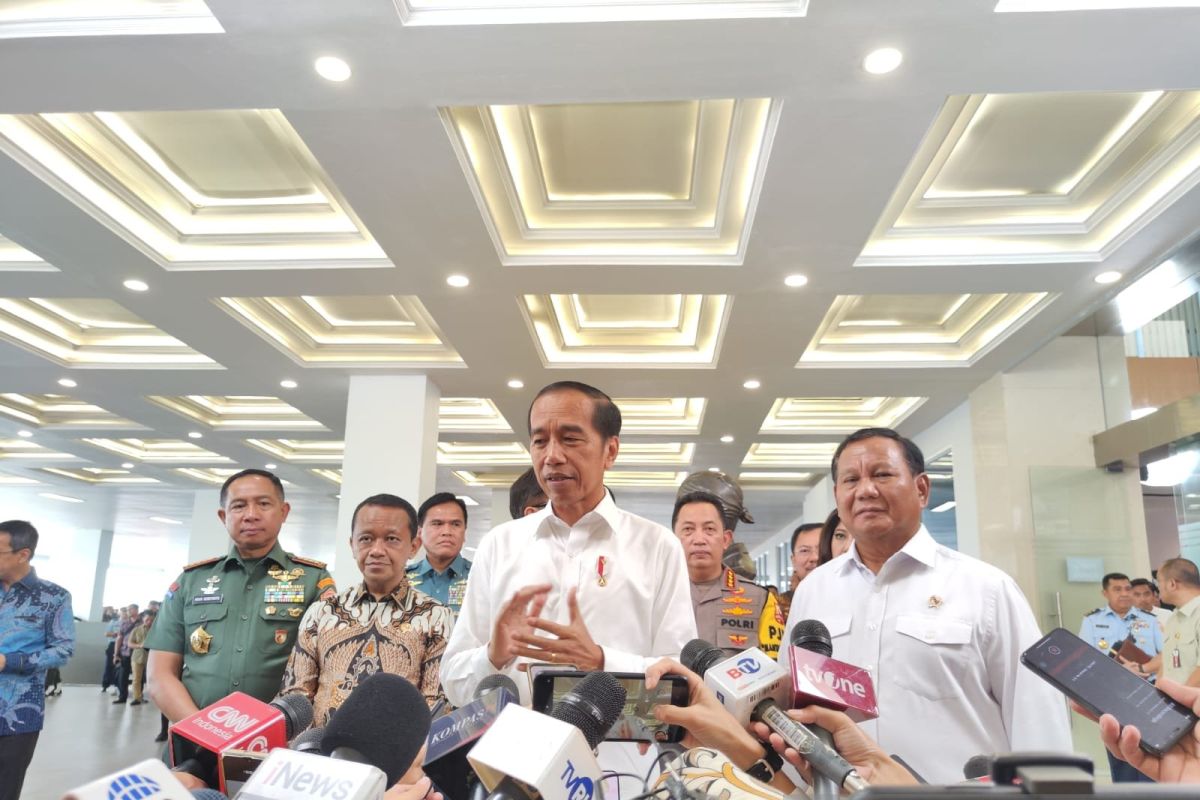 Jokowi minta wartawan tanyakan soal kesiapan PDI Perjuangan sebagai oposisi