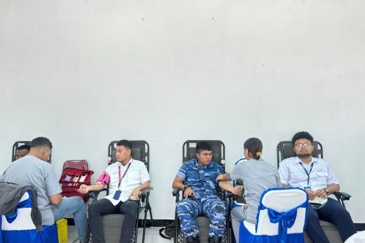 Bandara Pattimura Ambon aksi donor darah peringati HUT ke-60 AP I serta BK3N