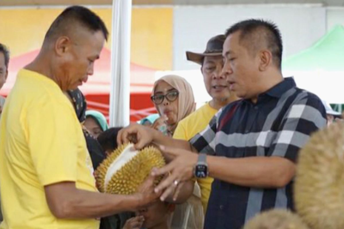 Pemkab Karawang beri bimtek dukung kembangkan potensi durian lokal agar lebih dikenal