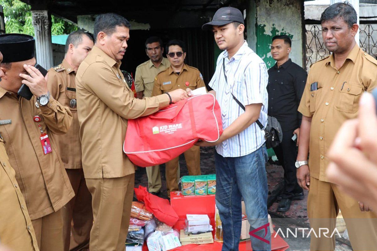 Korban kebakaran rumah di Lhokseumawe diberikan bantuan masa panik