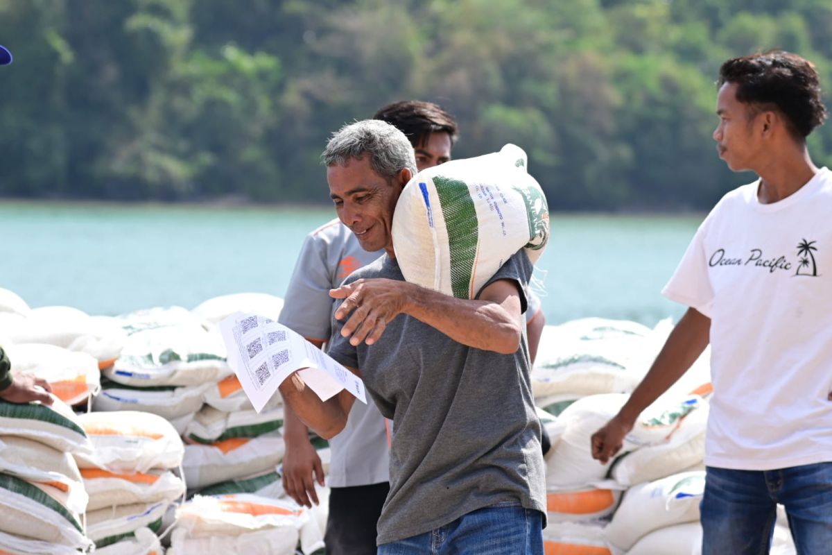 Warga Pulau terluar Aceh terima bantuan pangan