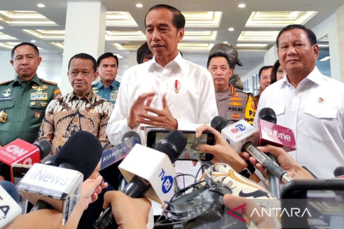 Jokowi : Pertemuan dengan Surya Paloh hanya untuk jadi 'jembatan'