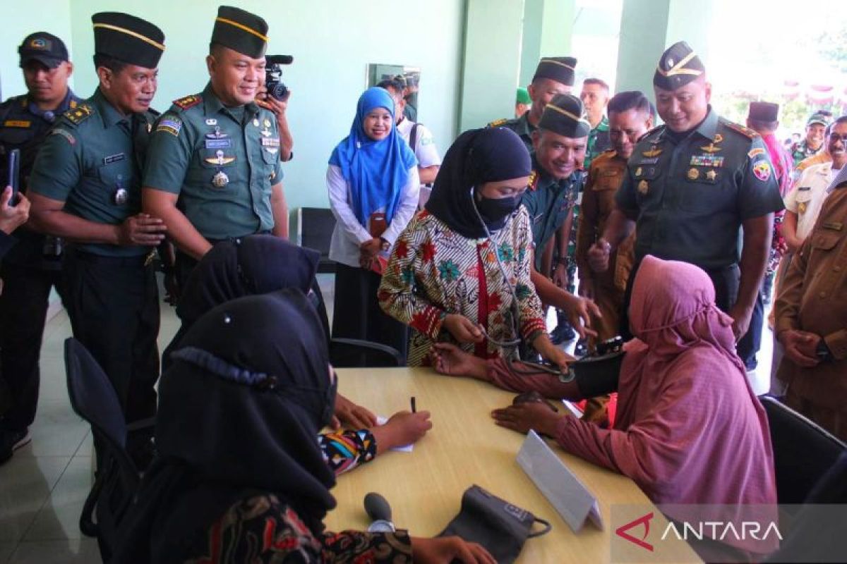 Presiden Jokowi resmikan RSAD Sultan Abdul Kahir II di Kota Bima