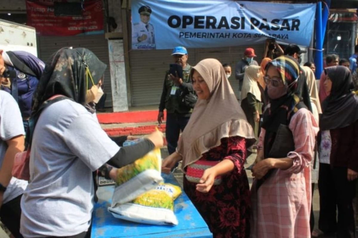 Pemkot Surabaya terapkan dua strategi tangani kenaikan harga beras