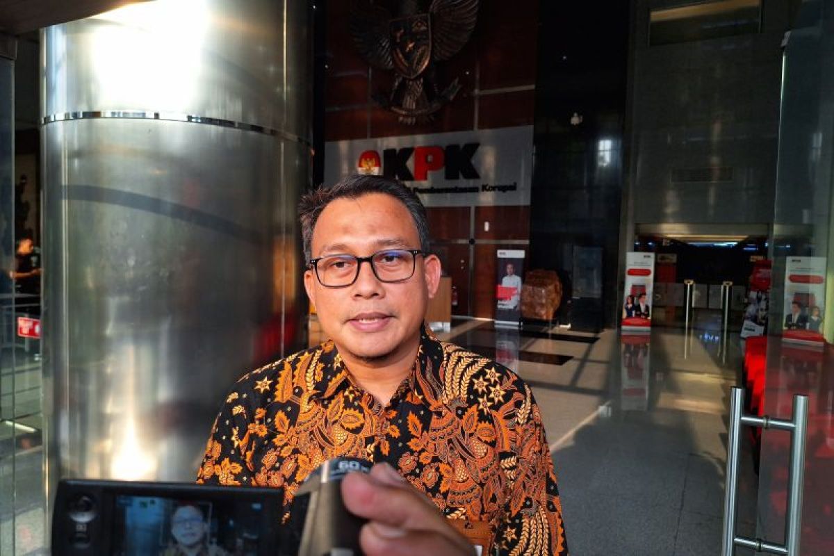 Suap pengadaan barang dan jasa, KPK periksa putra Gubernur Maluku Utara