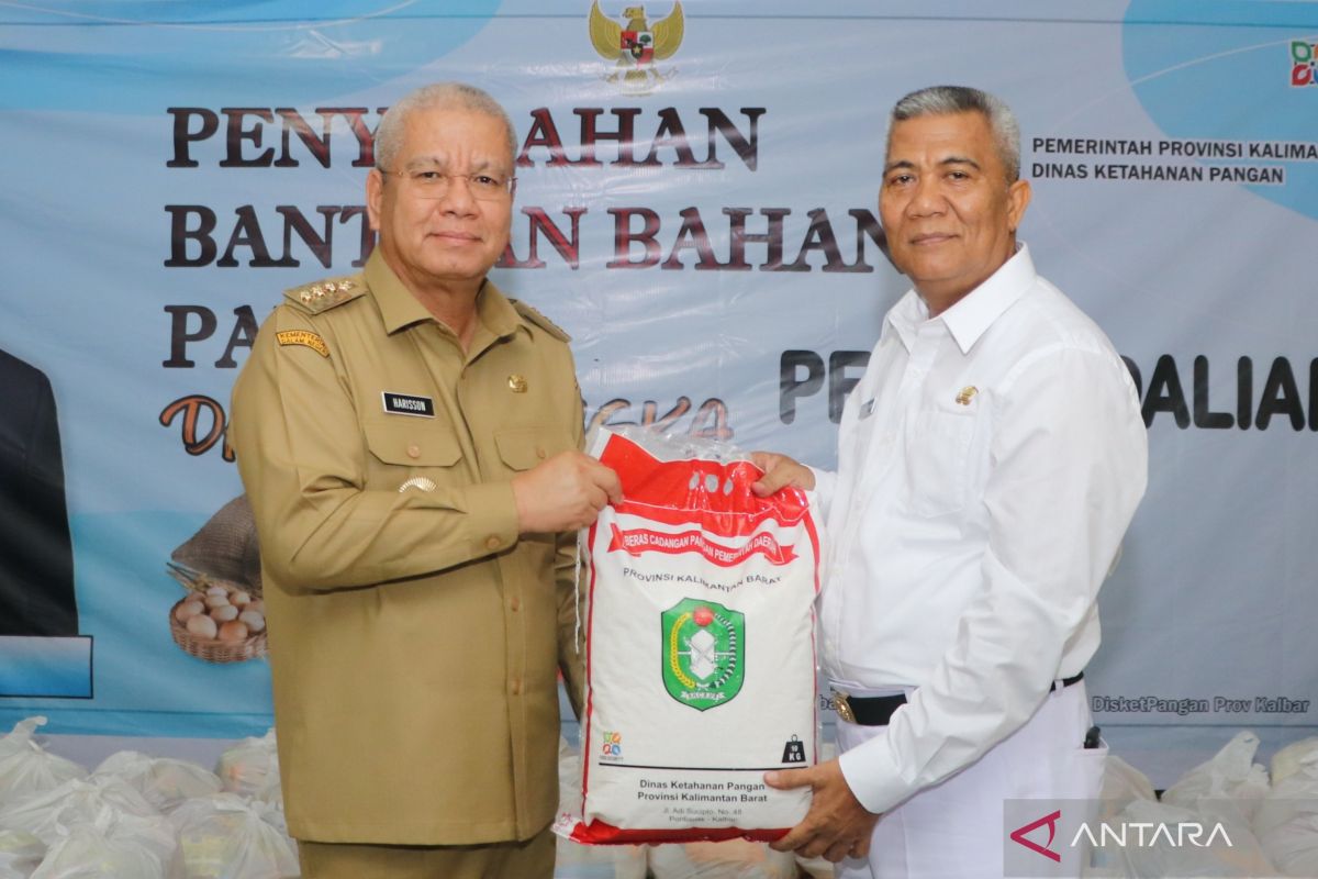 Pemprov Kalbar menyalurkan 5,7 ton beras untuk korban banjir di Kubu Raya