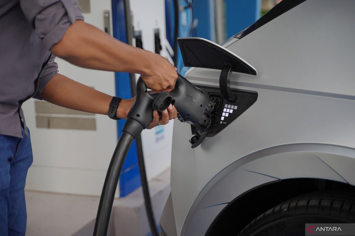 Moeldoko sebut insentif EV lebih mendesak dari pada hybrid