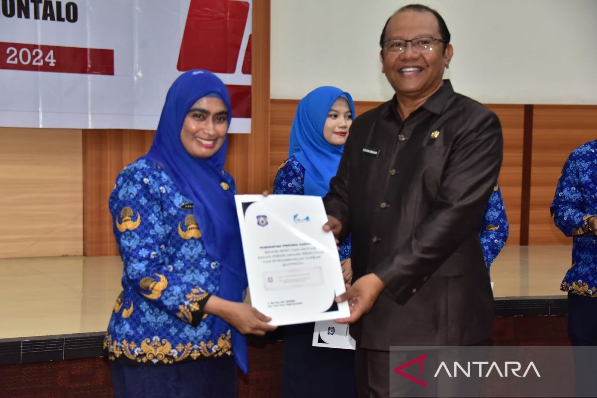 Kominfo Provinsi Gorontalo terima penghargaan inovator daerah