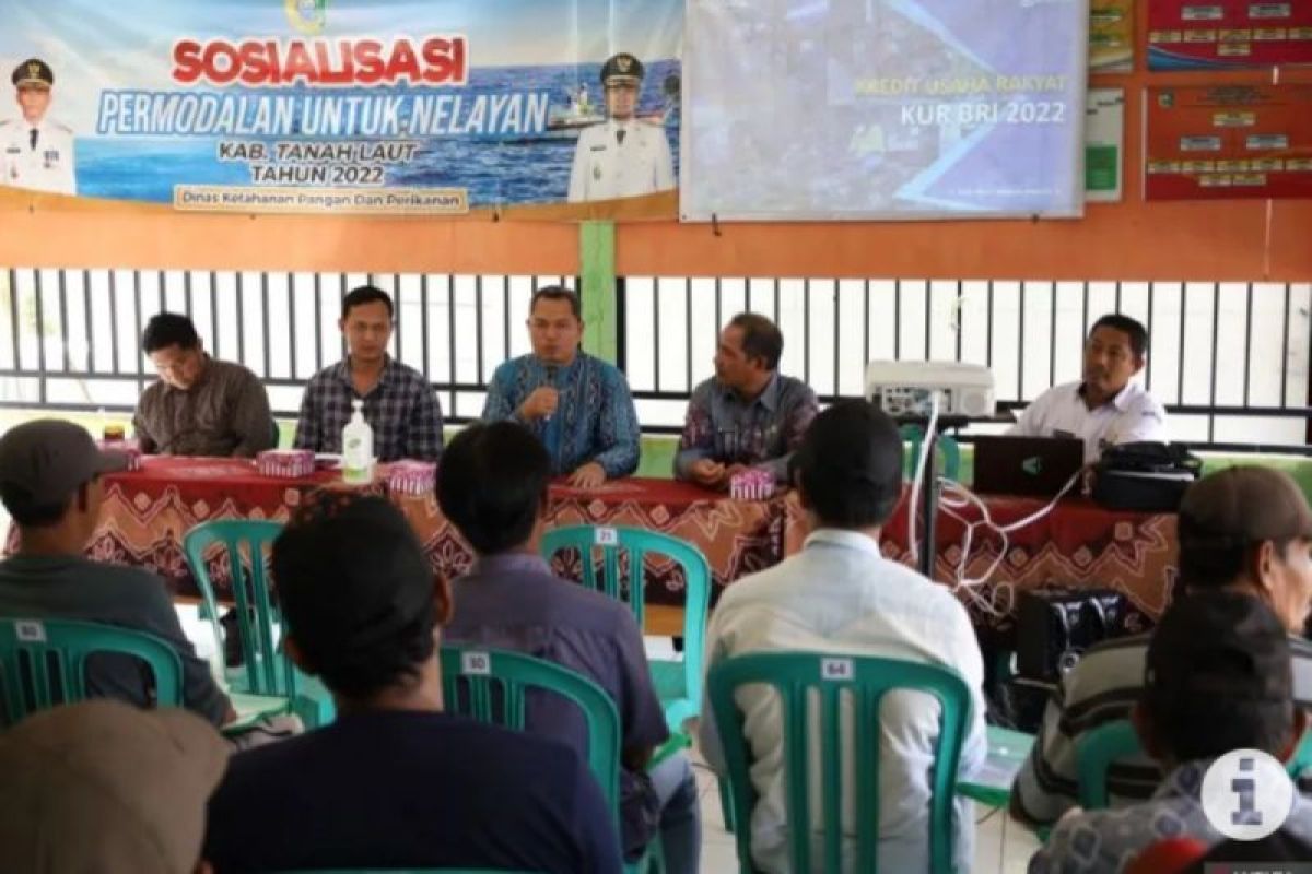 Tanah Laut fishermen attend ship lamination training in Semarang