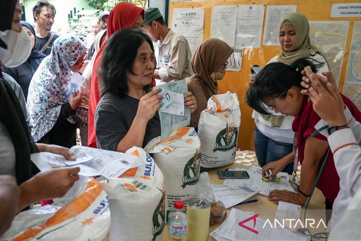 517 karung beras bantuan Perum Bulog disalurkan di Jakpus