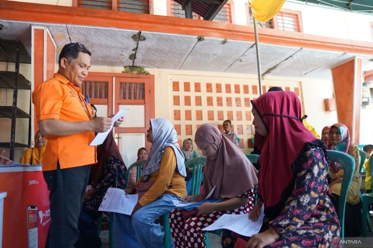 PT Pos salurkan bantuan sosial PKH dan BPNT di Gorontalo