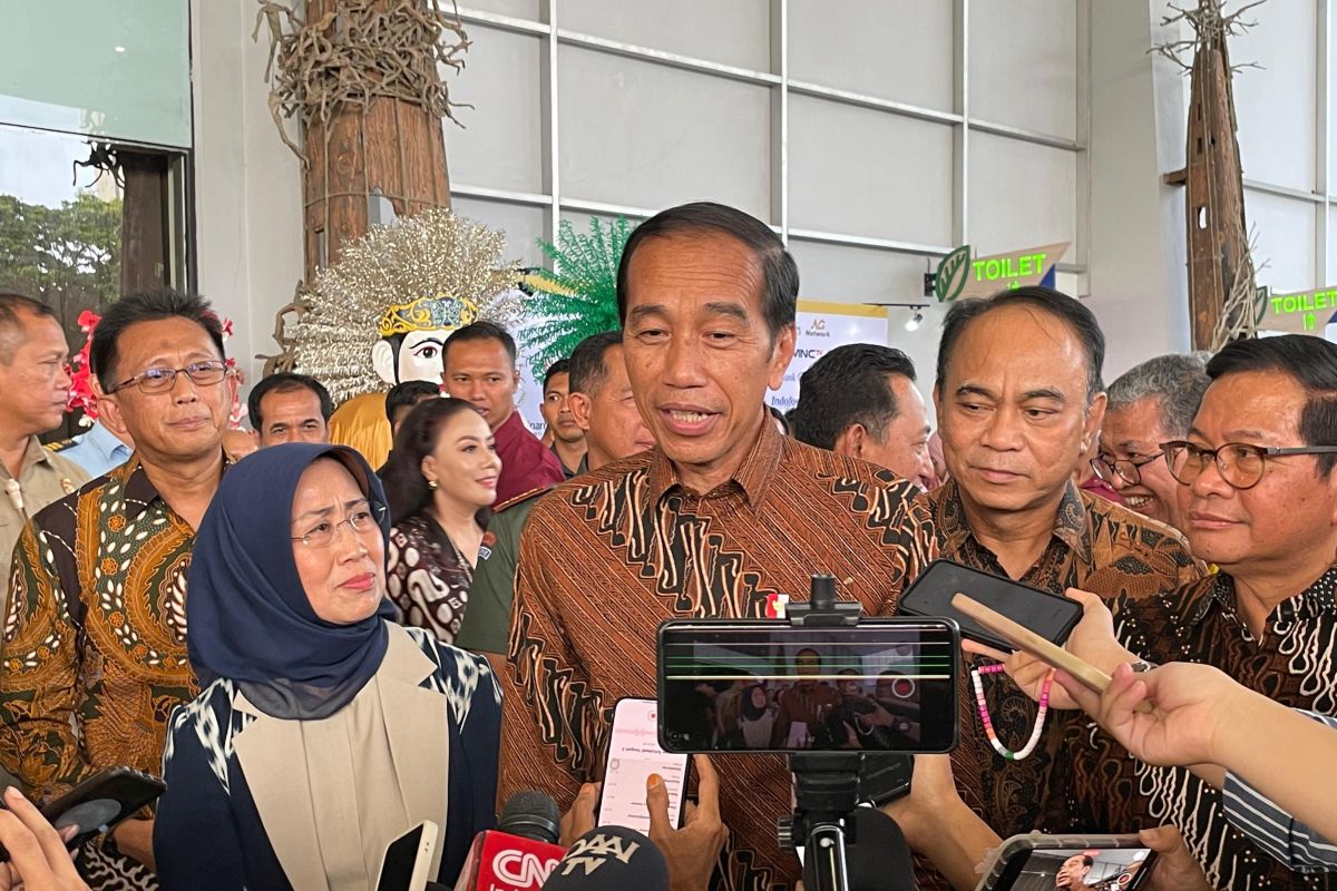 Jokowi minta kementerian prioritaskan belanja iklan untuk pers