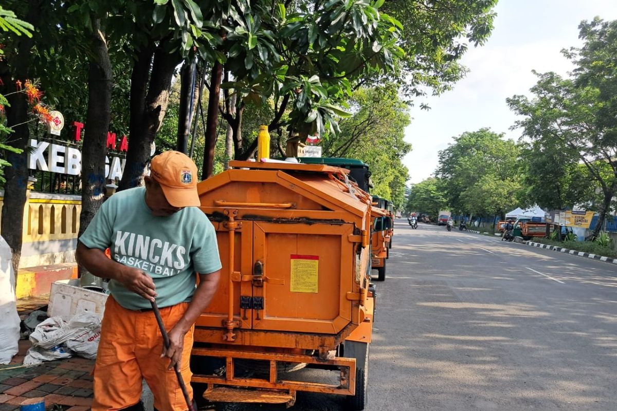 Petugas PPSU Ancol sudah mulai bekerja setelah aksi mogok