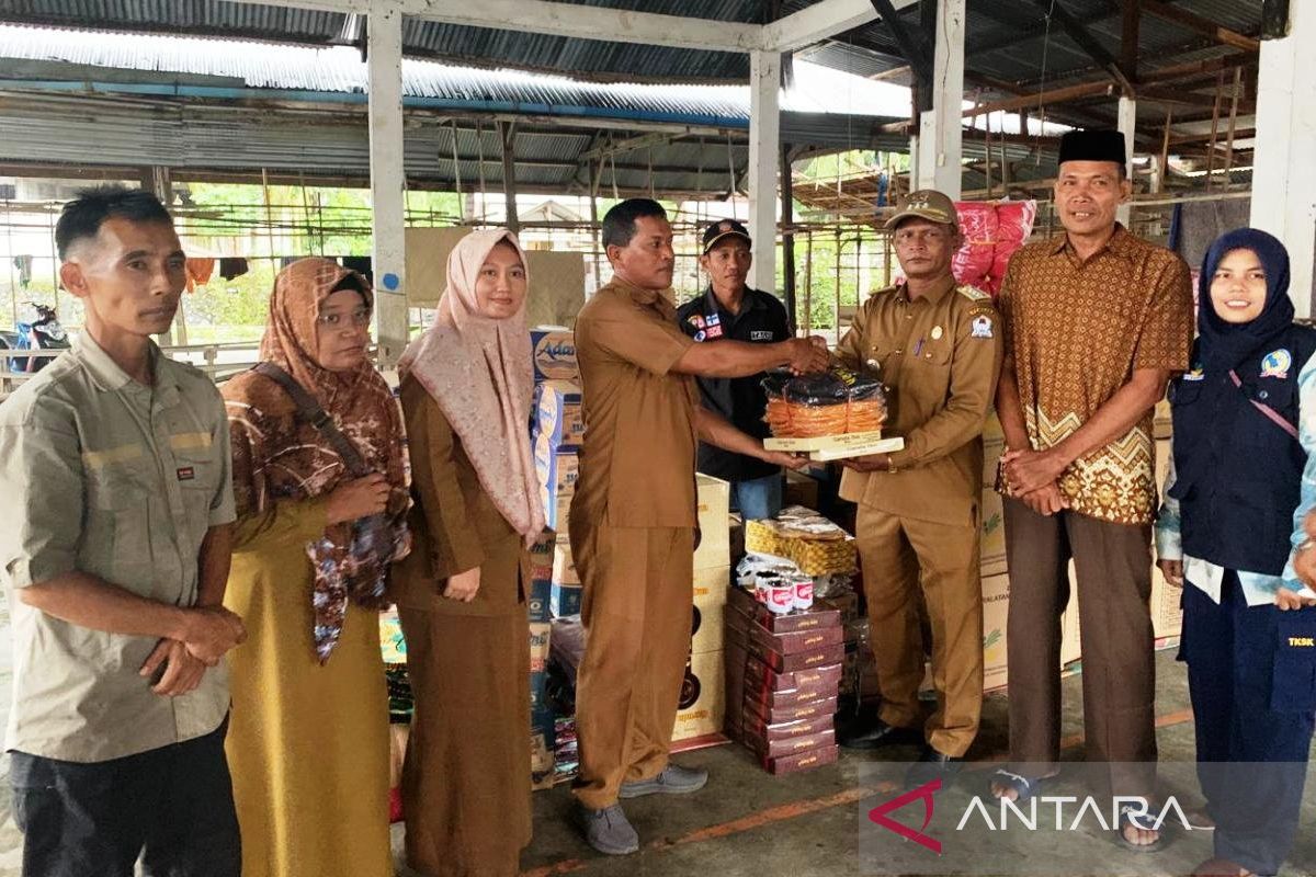 Pemkab Aceh Barat salurkan bantuan untuk korban kebakaran di Pante Ceureumen