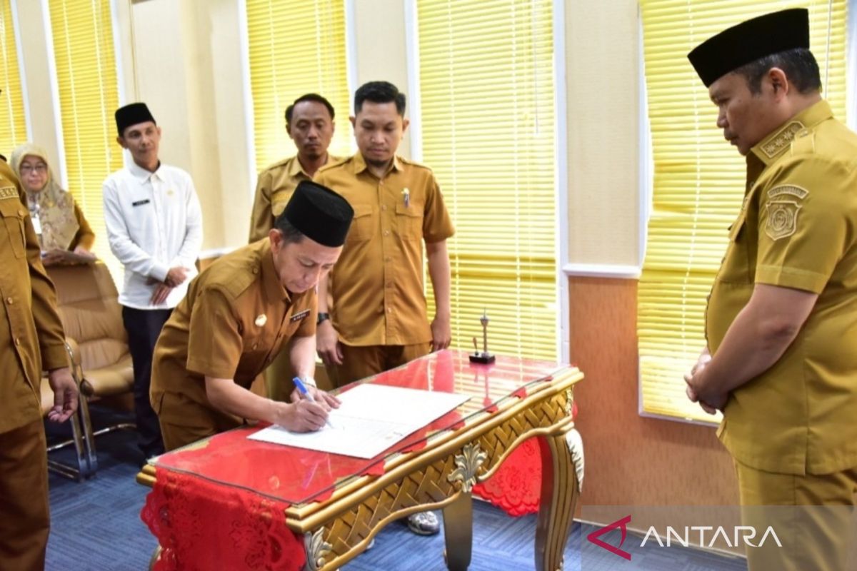 Gubernur Gorontalo lantik Dewan Pengawas BLUD RSUD Ainun Habibie